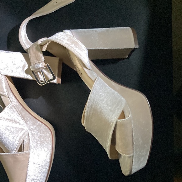 Heels - Picture 5 of 7